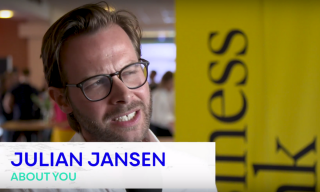 „Wir sind nicht einfach nur Storyteller, sondern Storydoer.“ Julian Jansen von About You im Business Punk Talk